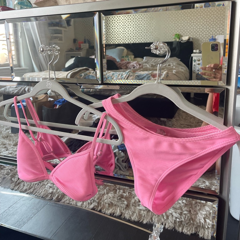 Billabong bikini size small